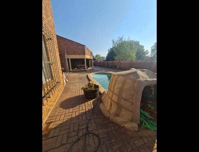 4 BEDROOM PROPERTY TO RENT IN STRUBENVALE